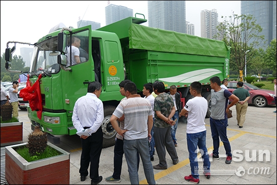 華菱新型渣土車推向市場以來，深受用戶好評